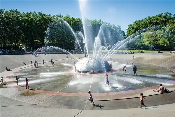 Be Careful Of The Outdoor Square Water Fountains2