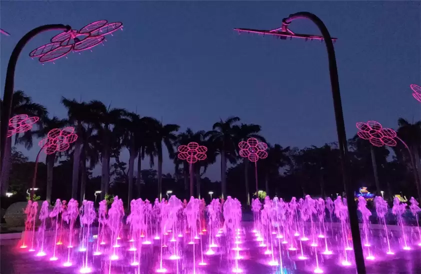5 proyectos de fuentes musicales a gran escala en India, abastecidos por Himalaya Music Fountain 4 In-ground Rain Dance Fountain And 450M Long Pond Fountain At AATAPI Wonderland, India