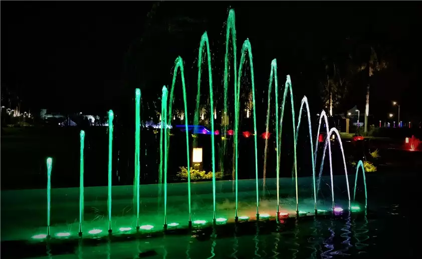 5 proyectos de fuentes musicales a gran escala en India, abastecidos por Himalaya Music Fountain 3 In-ground Rain Dance Fountain And 450M Long Pond Fountain At AATAPI Wonderland, India1
