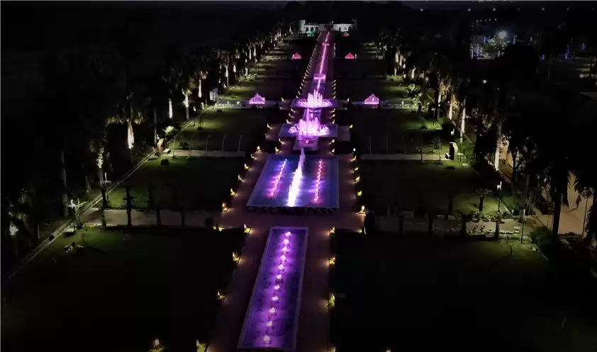 5 proyectos de fuentes musicales a gran escala en India, abastecidos por Himalaya Music Fountain 2 In-ground Rain Dance Fountain And 450M Long Pond Fountain At AATAPI Wonderland, India2 -large-scale musical fountain