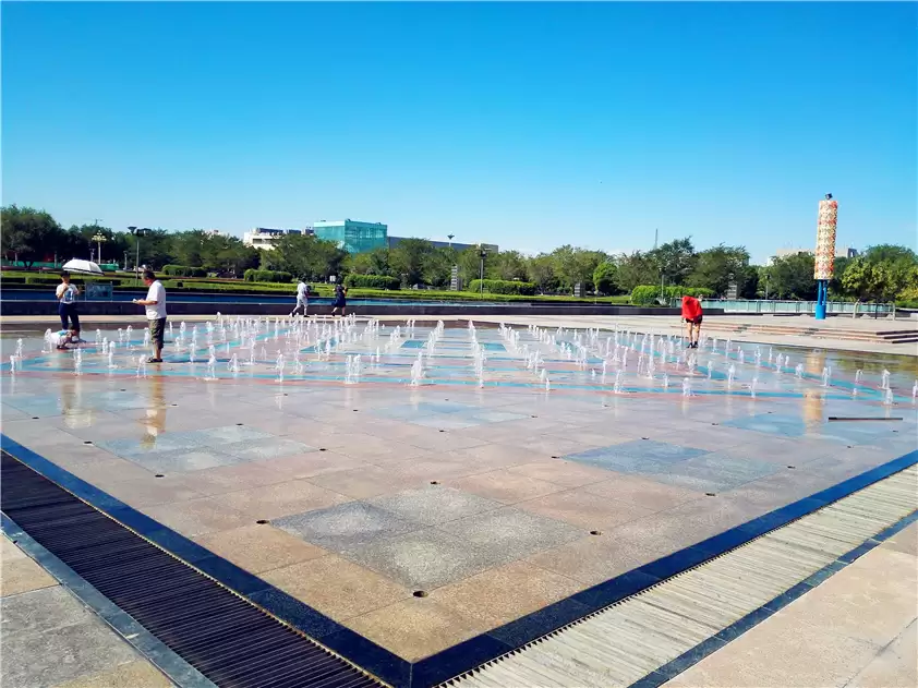 Xinjiang Shihezi City Century Plaza Dancing Water Fountain Music Fountain, China2