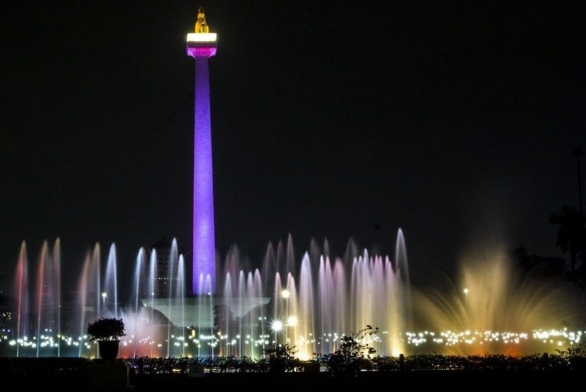 3. Monas Dancing Fountain, Jakarta عرض النافورة الراقصة