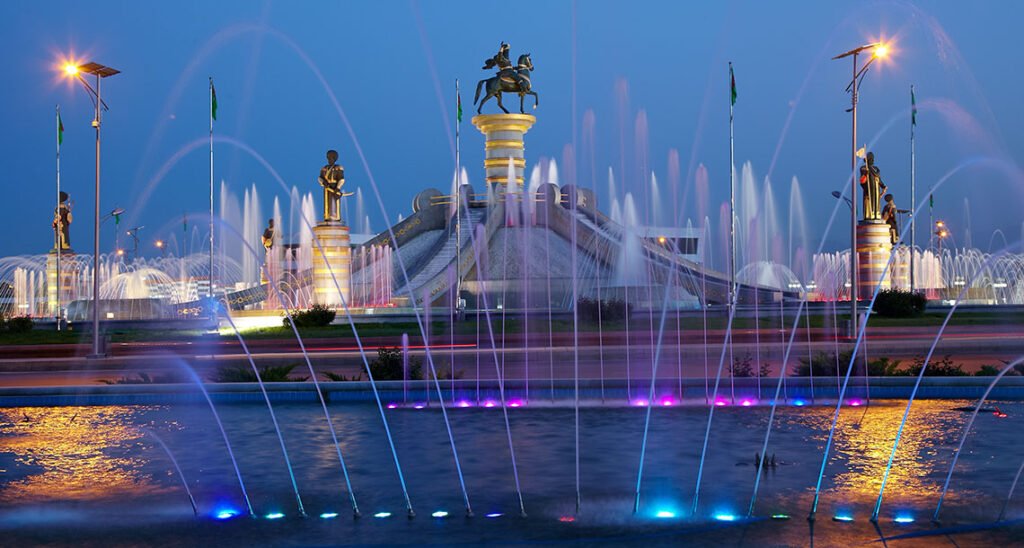 Fuentes danzantes en Turkmenistán: una fascinante mezcla de agua, luz y música 1 Ashgabat Fountain Complex